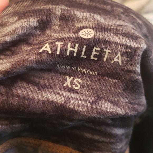 Athleta Gray Camo Capris Size XS - Picture 6 of 8